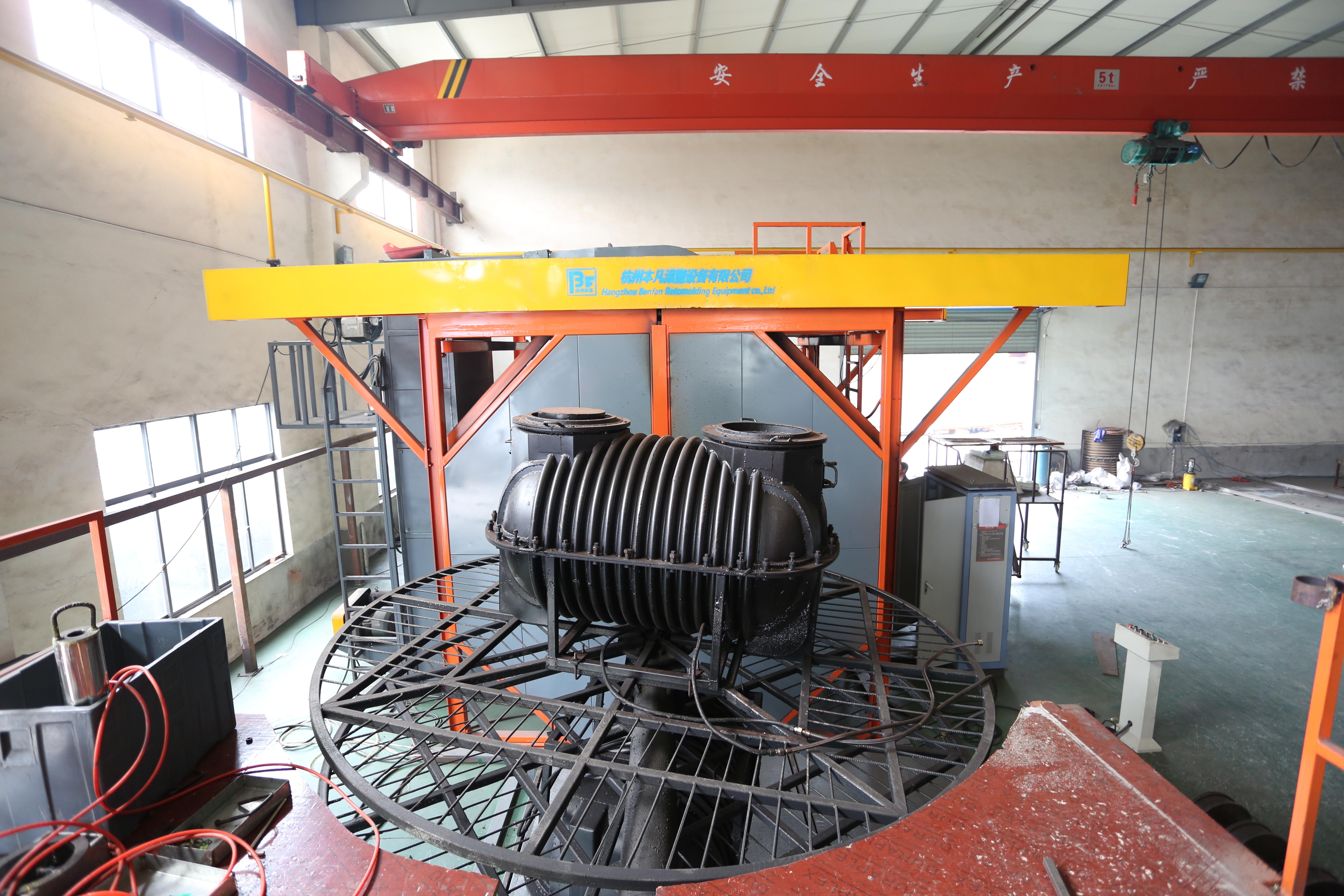 shuttle two arms rotomolding machine for making large water tank
