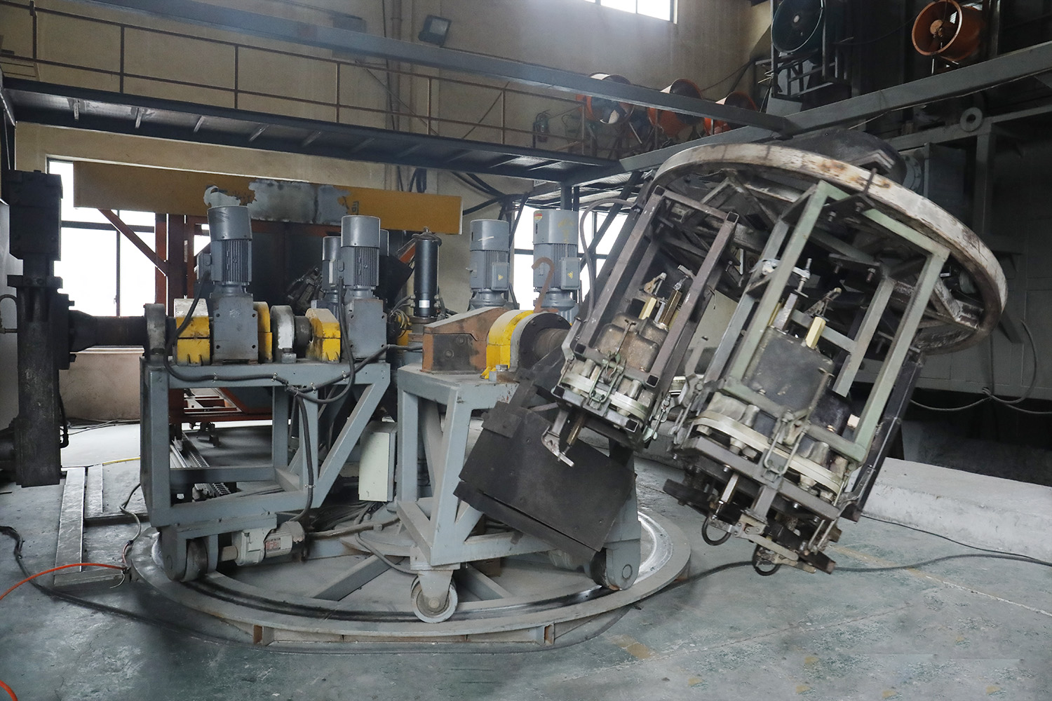 2 Arms Carousel Rotational Molding Machine in China